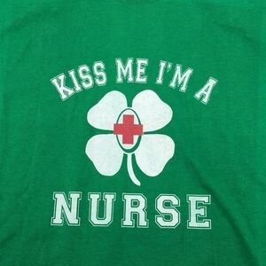 Gildan Ultra Cotton T-shirt Size XL “Kiss me I’m a Nurse” St Patrick’s Day